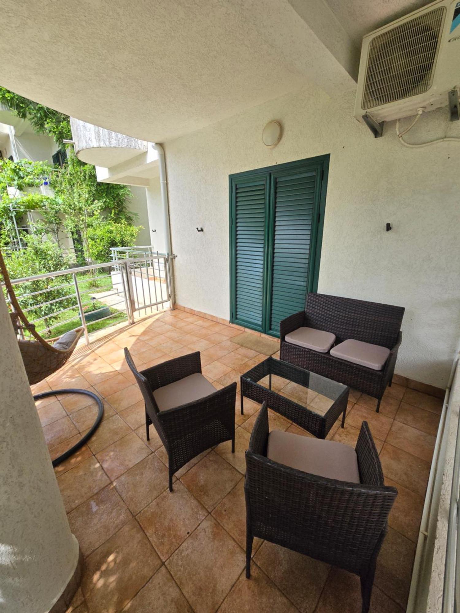 Roman Garden Apartment Risan Luaran gambar