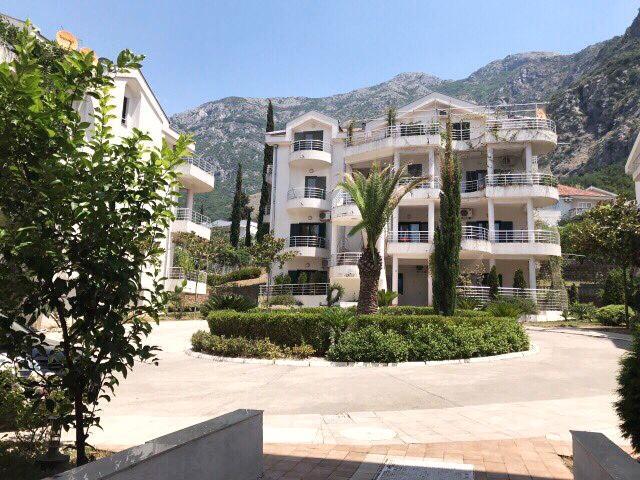 Roman Garden Apartment Risan Luaran gambar